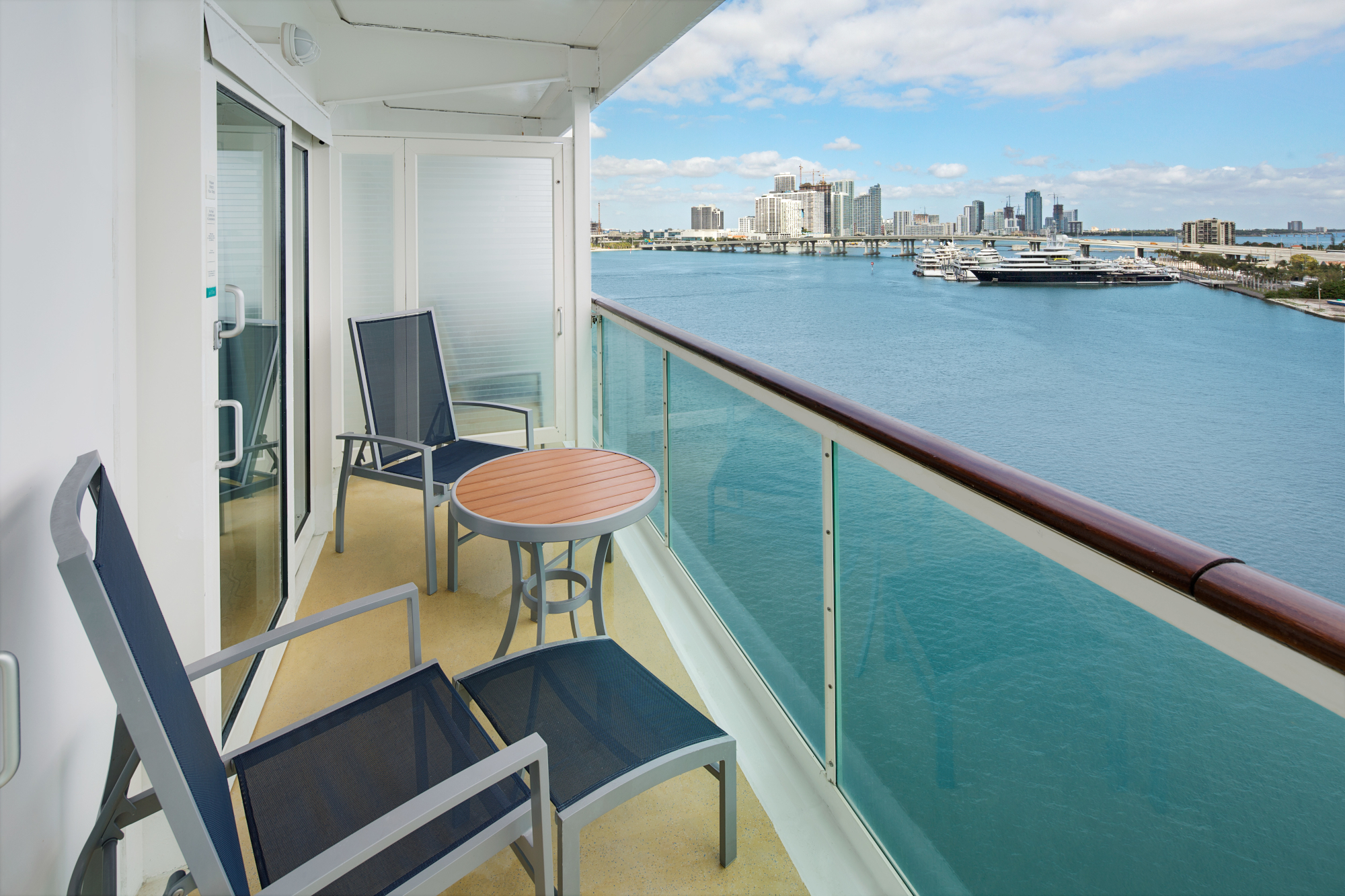 MyCruise Royal-Caribbean-Cruise-Line Navigator-of-the-Seas Kahytter Suite JS4